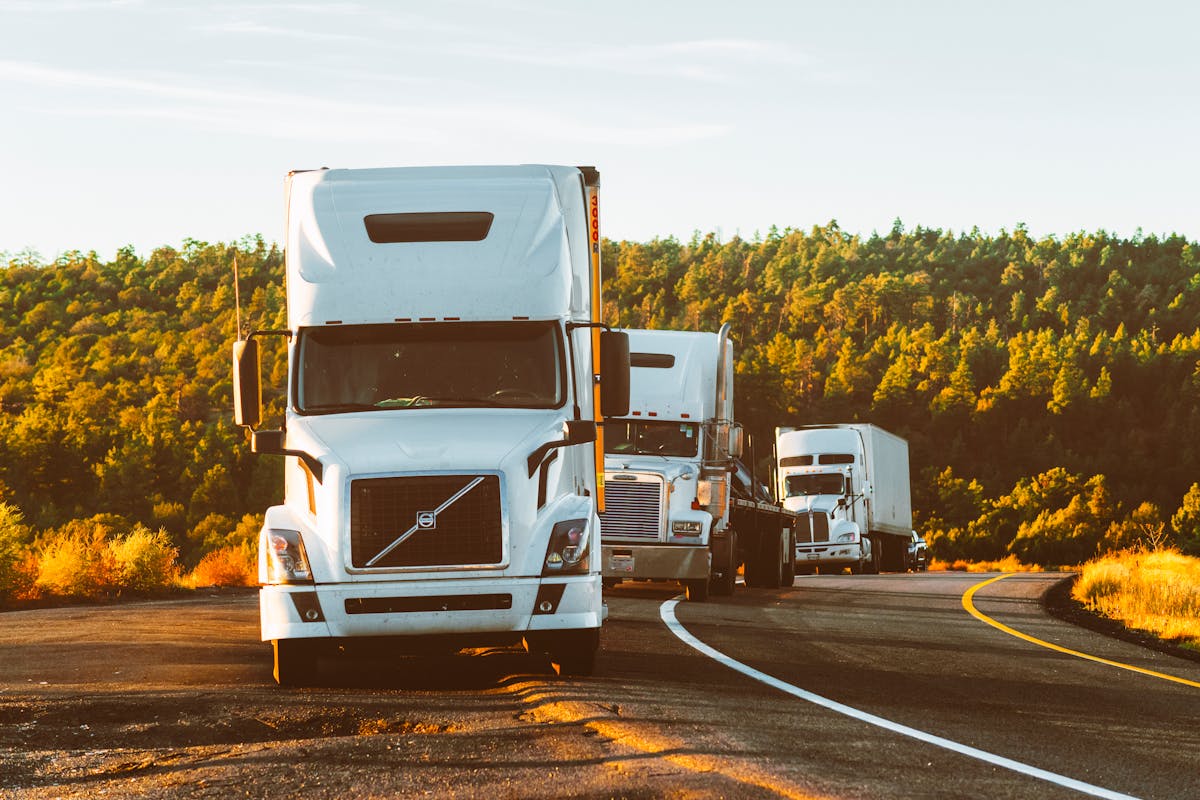 A UNI-LINE INC tractor and dry van trailer on the 3018 RIVERA ST approach